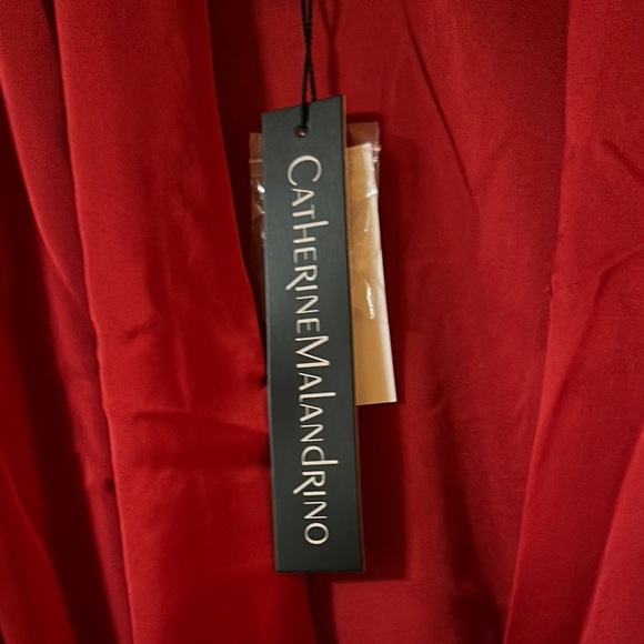 Elegant Red Women's Blouse - Picture 4 of 6